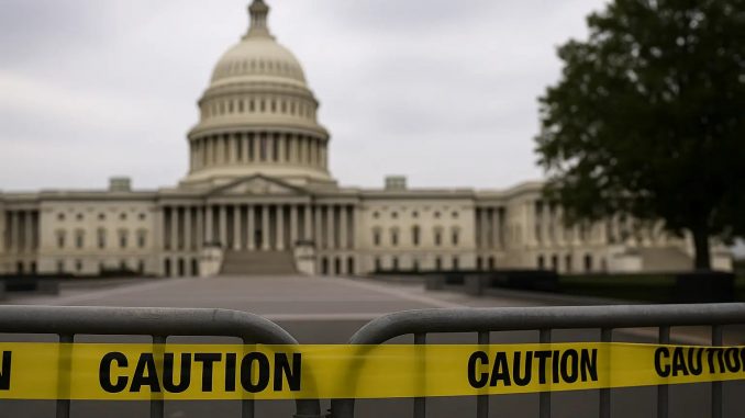 US Senate Push for DeFi Restrictions Raises Fears of Crypto DeFi US Shutdown legt SEC lahm - Altcoin-ETFs warten auf Entscheidung